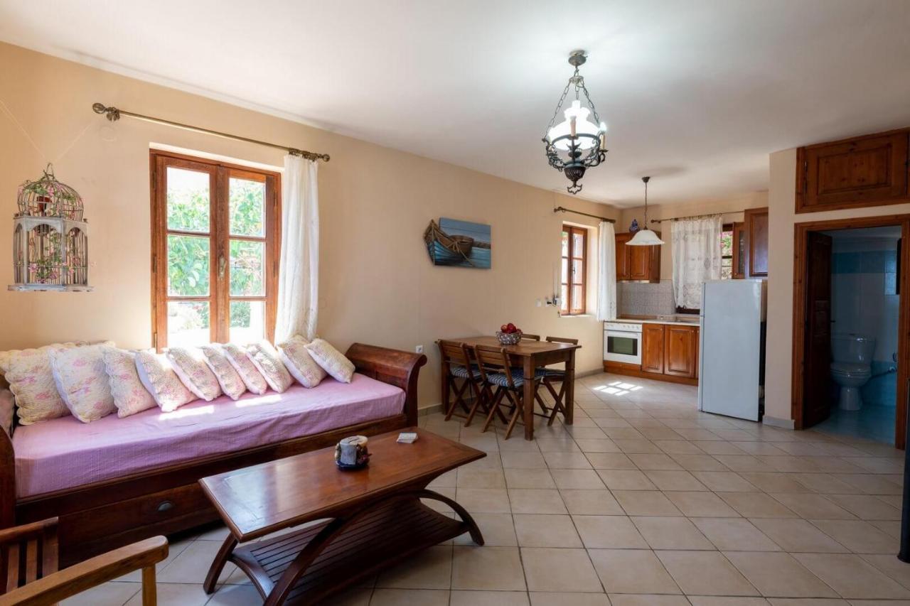 Villa Leleka Chalki Town Buitenkant foto